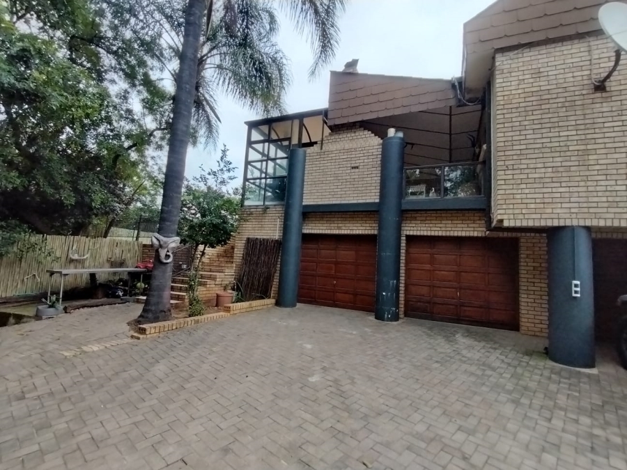 5 Bedroom Property for Sale in Safari Gardens North West